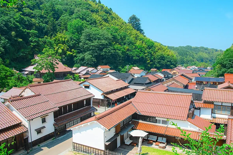 石州瓦の屋根が並ぶ石見地域の町並み